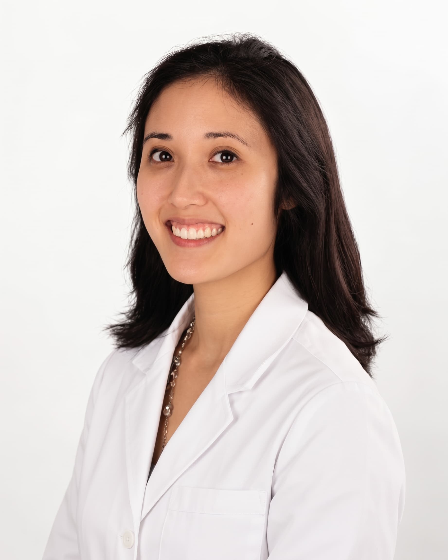 Jennifer Nguyen Headshot